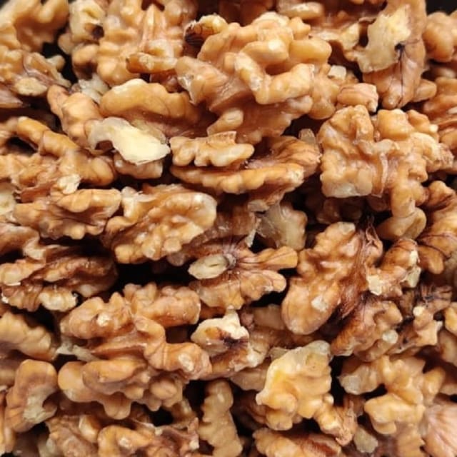 WALNUT KERNELS REGULAR 250g X 20 PKT